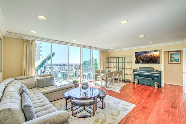 16th floor - 2160 Century Park E
