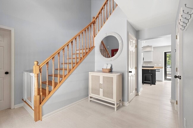 Building Photo - 9 White Birch Dr