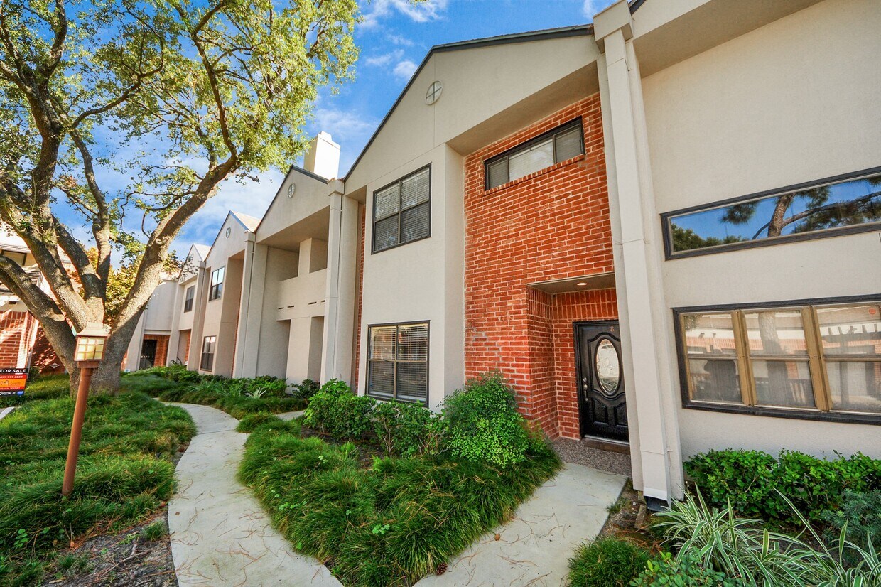 Foto principal - 2468 Bering Dr