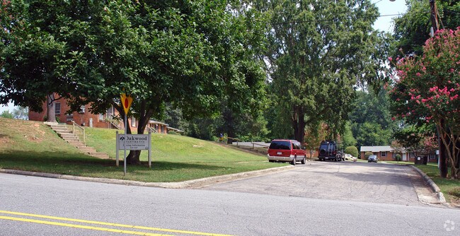 Foto del edificio - Oakwood Apartments