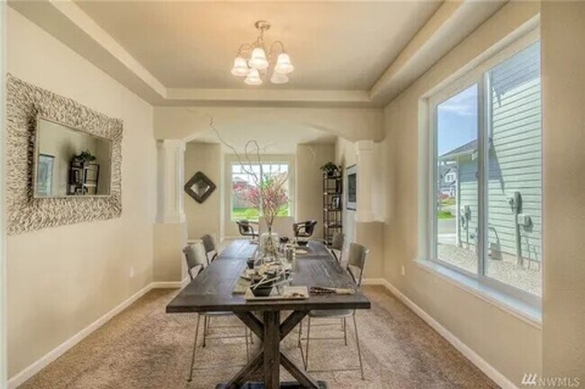 Building Photo - Charming 4BR House in Fairwood