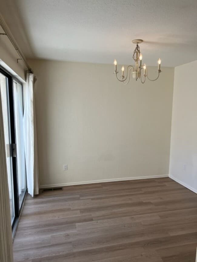 Building Photo - Beautiful 2 Bedroom 2 Bath 2 Car Garage To...