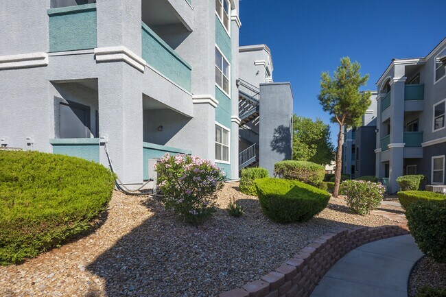 Building Photo - 6955 N Durango Dr