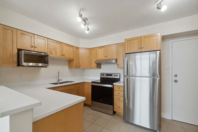 Building Photo - ONE-BEDROOM PENTHOUSE IN THE HEART OF DART...