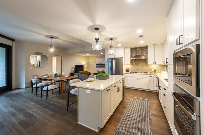 Foto del edificio - NOVEL River Oaks by Crescent Communities