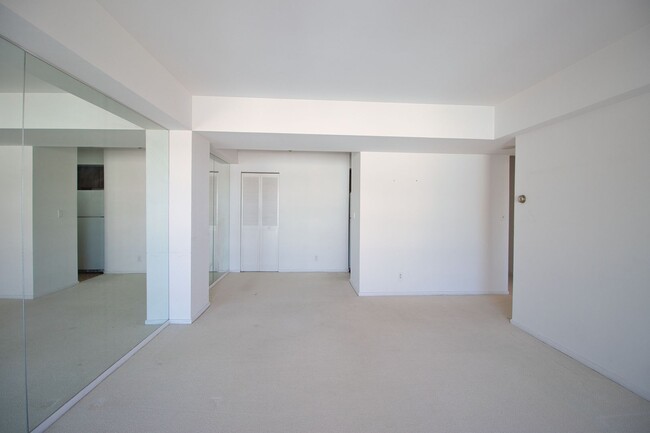 Building Photo - Great 1BR/1BA Condo at the Gramercy on Nob...