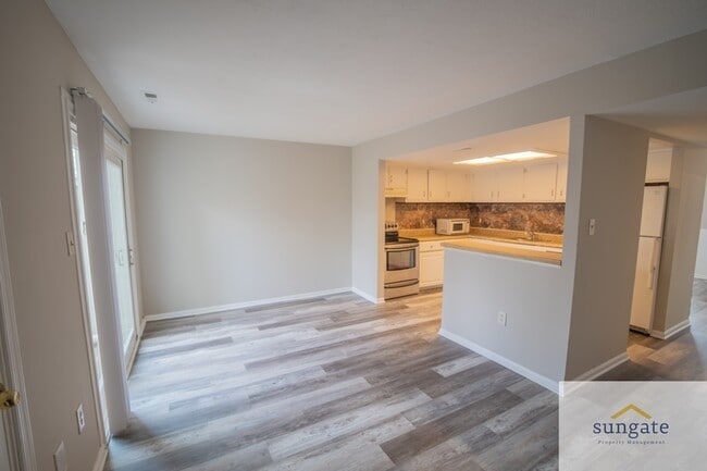 Foto del edificio - 6449 Union Ct