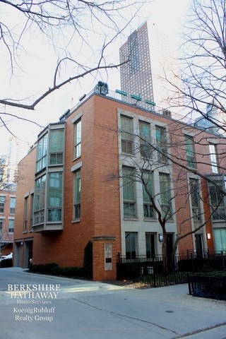 Primary Photo - 438 E North Water St