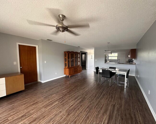 Building Photo - 1851 SW Palm City Rd