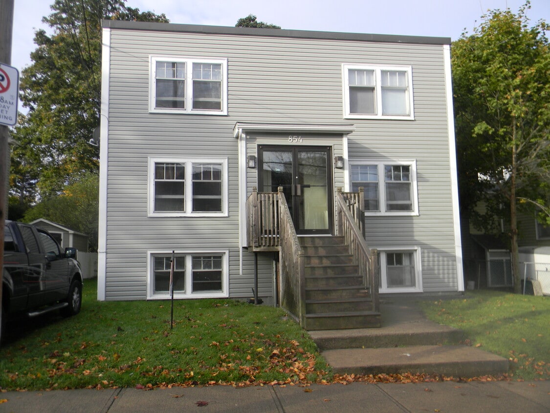 Primary Photo - 854 Mclean St