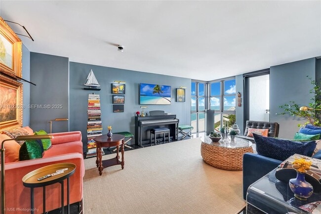 Building Photo - 2555 Collins Ave