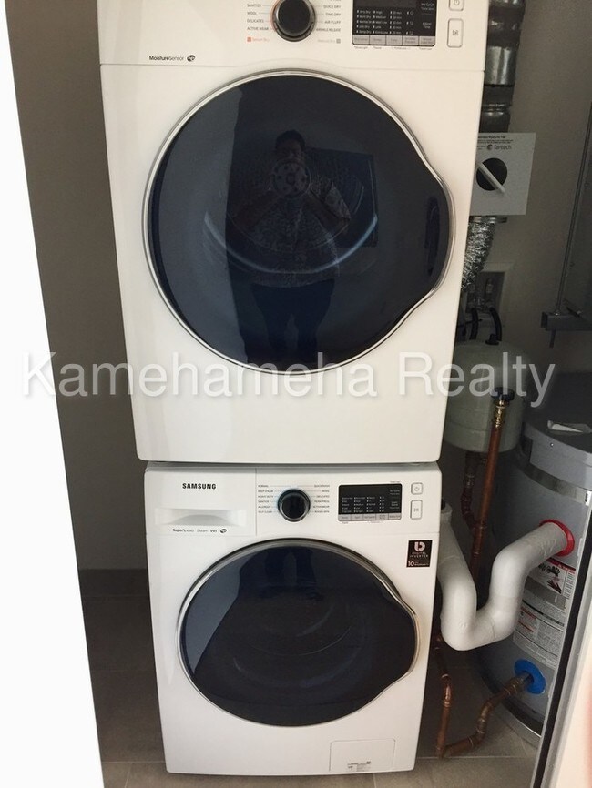 Building Photo - 1001 Queen St