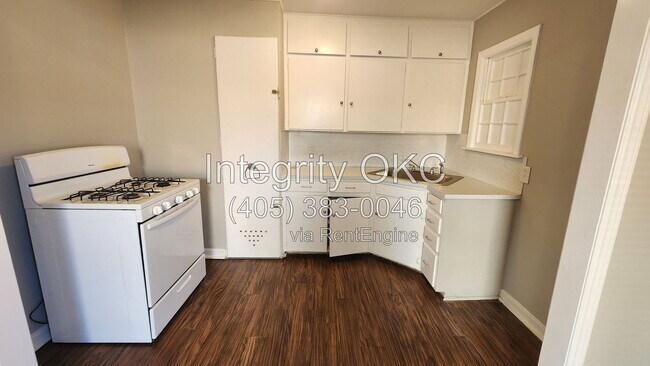 Building Photo - 409 N Key Blvd