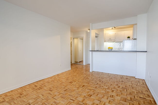 Building Photo - La Tour Penfield