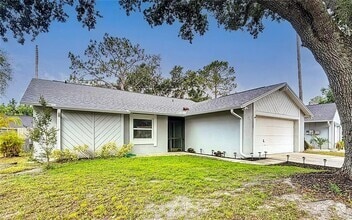 Building Photo - 2707 Lakeville Dr