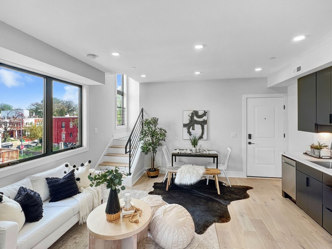 Foto principal - 1026 18th St NE