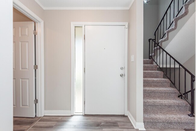Building Photo - 8701 Olde Colony Trail