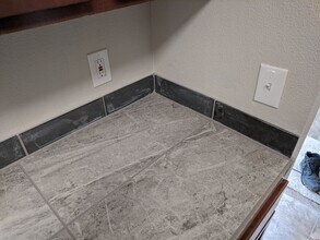 Building Photo - 2440 SE 8th Ct