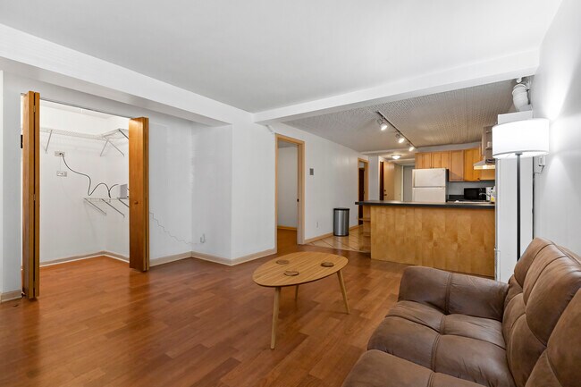Foto del edificio - 1013 N Winchester Ave