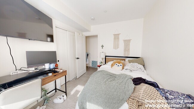 Building Photo - 353 E 8th St