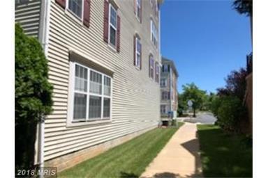 Building Photo - LUXURY 2 LEVEL END UNIT CONDO WITH WOOD FL...