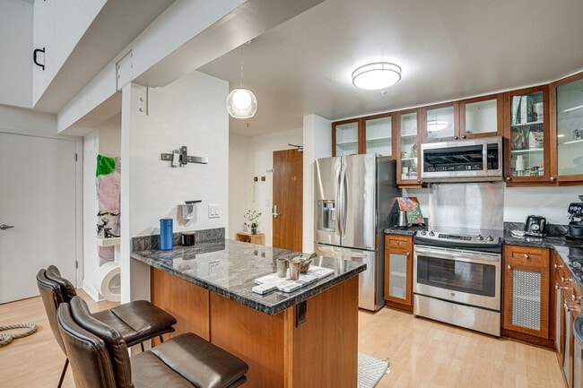 Building Photo - 655 5th St