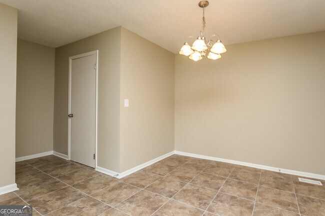 Building Photo - 5848 Ronnie Dr