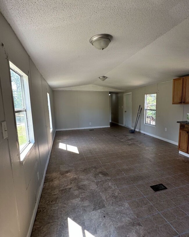 Building Photo - New Home Available! Rent this 3 Bedroom Ho...