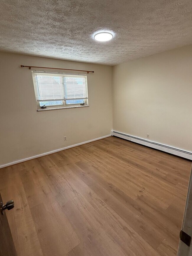 Foto del edificio - Remodeled, Canfield  2 Bedroom Apartment f...