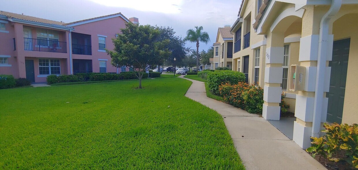 Primary Photo - 136 SW Peacock Blvd
