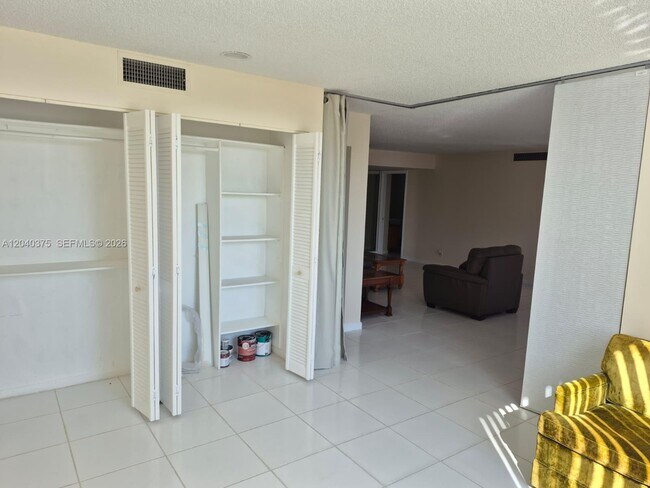 Building Photo - 4545 Luxemburg Ct