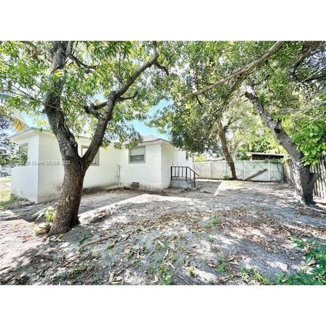 Foto del edificio - 7156 NW 15th Ct