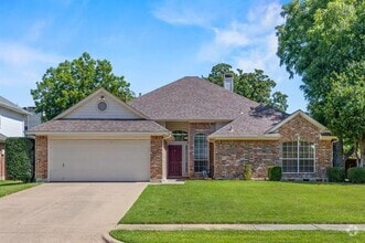 Building Photo - 1919 Wood Crest Dr