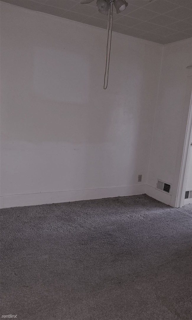 Foto del edificio - 1 br, 1 bath 4plex - 619 N Mill St