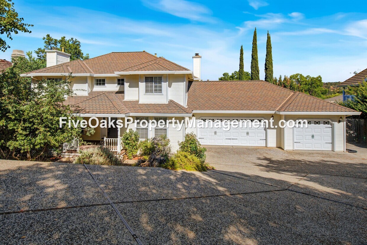 Primary Photo - 2025 Moonstone Cir