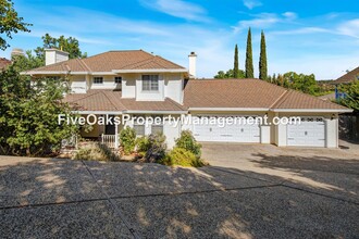 Building Photo - 2025 Moonstone Cir