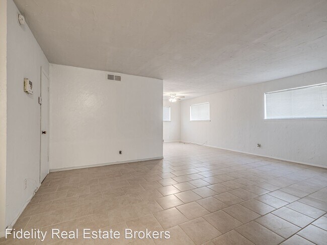 Foto del edificio - 2 br, 1.5 bath House - 33 1/2 NE 63RD ST