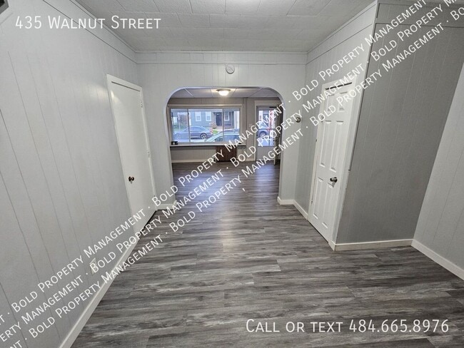 Building Photo - 435 Walnut St