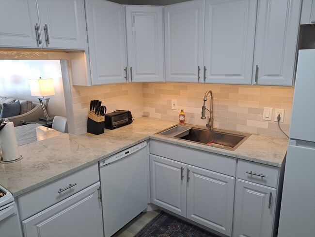 Foto del edificio - 1502 S Lakeside Dr