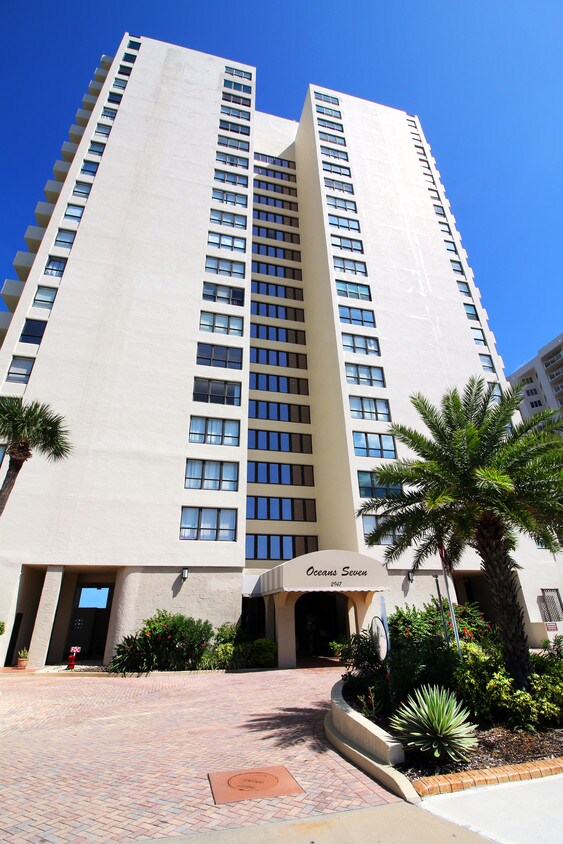 2947 S Atlantic Ave, Daytona Beach Shores, FL 32118 Condo for Rent in