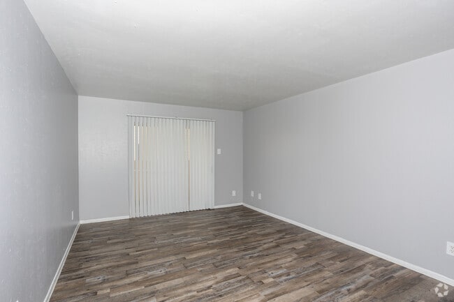 A1 - 1BR, 1BA - 697SF - Living Room - Summer Glen