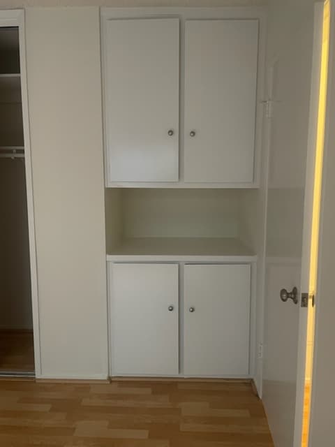 Bedroom 2 linen cabinets - 1044 9th St