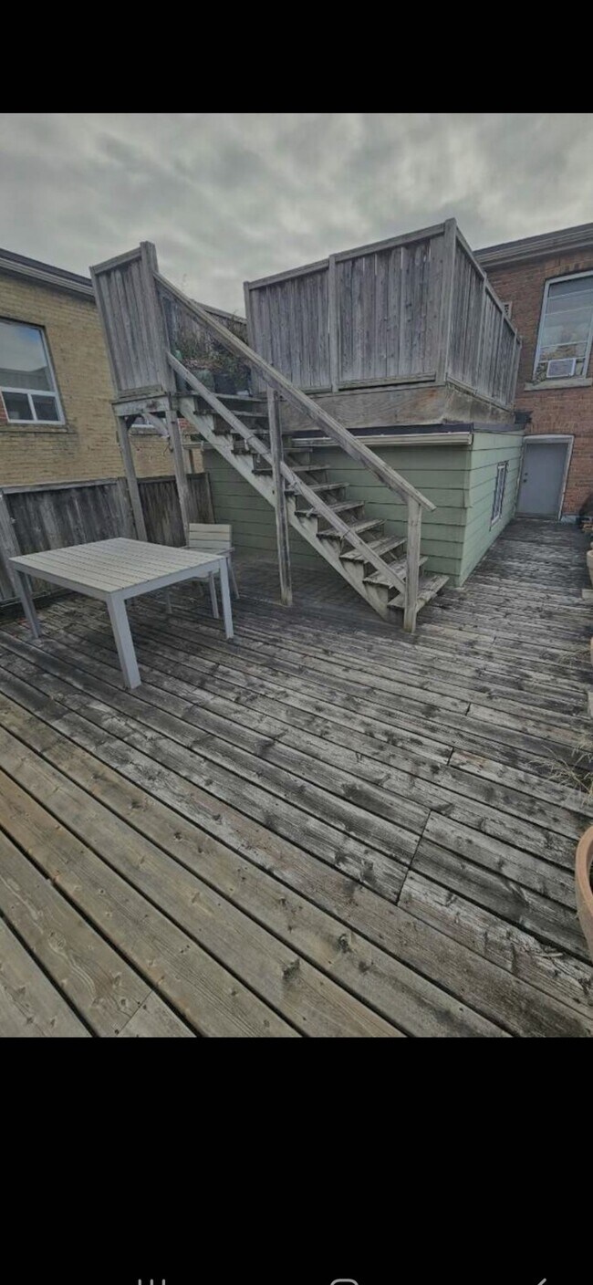 Building Photo - Bright 1 Bedroom in the Heart Of Leslieville