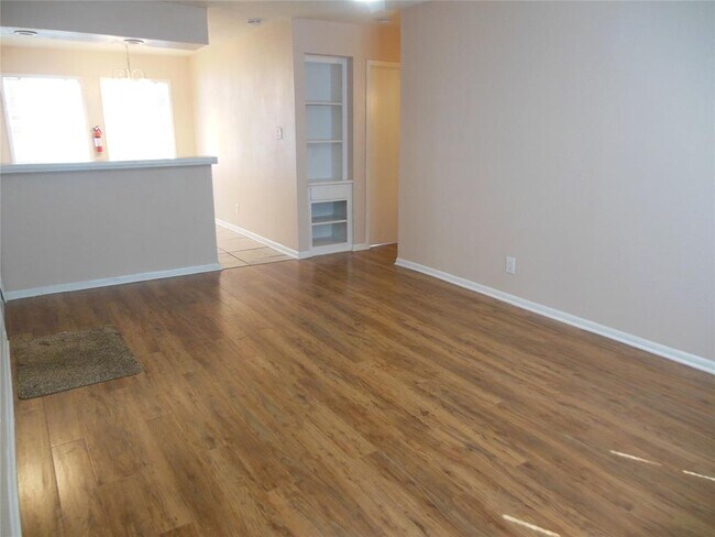 Building Photo - 2620 Rosewood St