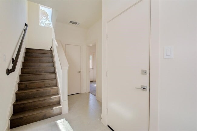 Building Photo - 4810 Martin Oaks Ln