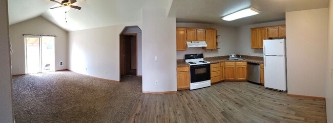 Building Photo - 3 Bed Home with Covered Patio & Fenced Yard!