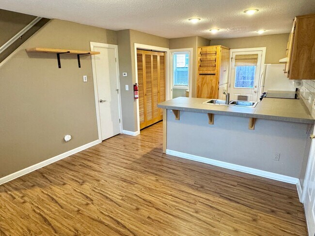 Foto del edificio - Boise Neighborhood 2-Story with A/C, Attached Garage, Fenced Backyard