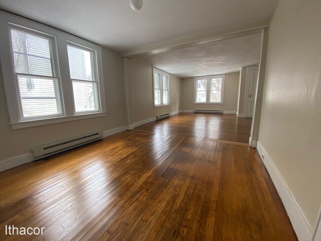 Building Photo - 3 br, 1 bath House - 27 North St