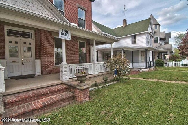 Building Photo - 533 Quincy Ave