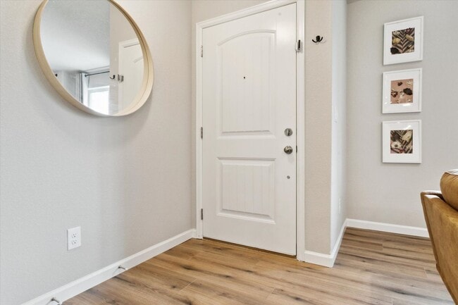 Building Photo - Charming Townhome in East Widefield!